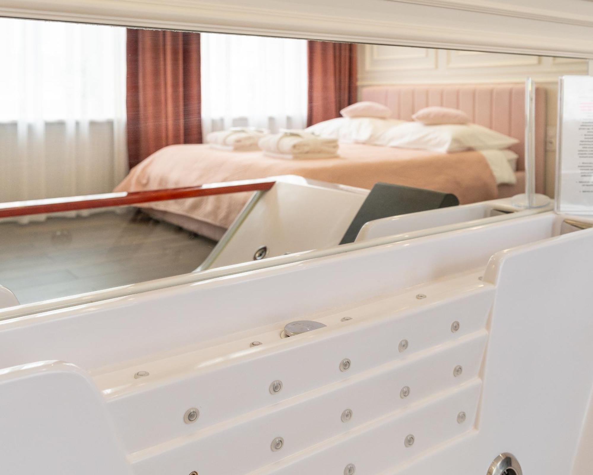 Apartament Glamour Prywatne Jacuzzi Starowislna Krasków Exterior foto